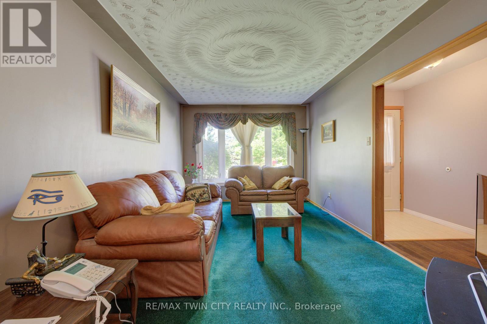 489 Northlake Drive, Waterloo, Ontario  N2V 1V5 - Photo 3 - X12511808