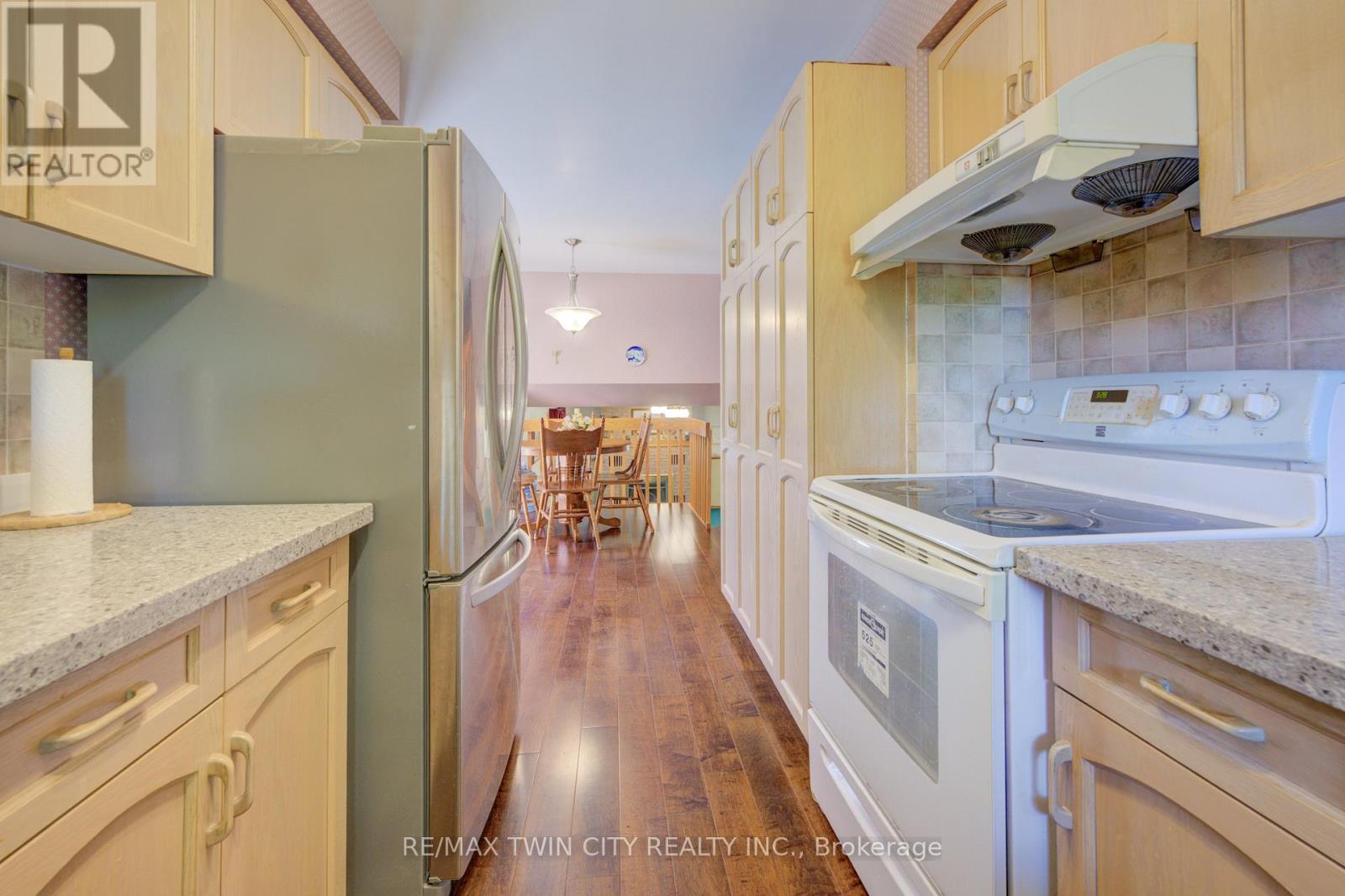 489 Northlake Drive, Waterloo, Ontario  N2V 1V5 - Photo 7 - X12511808