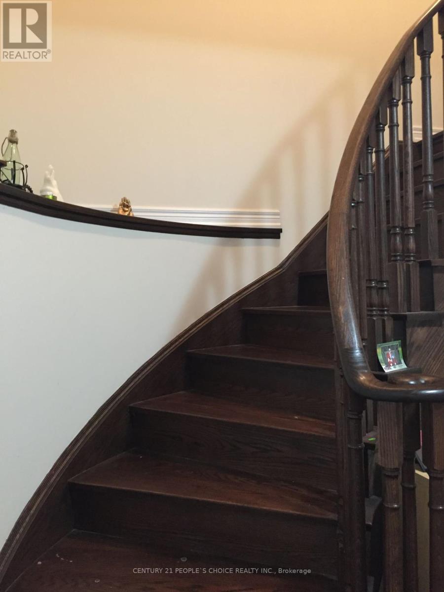 Upper - 71 Buchanan Crescent, Brampton, Ontario  L6X 5M4 - Photo 13 - W12500934