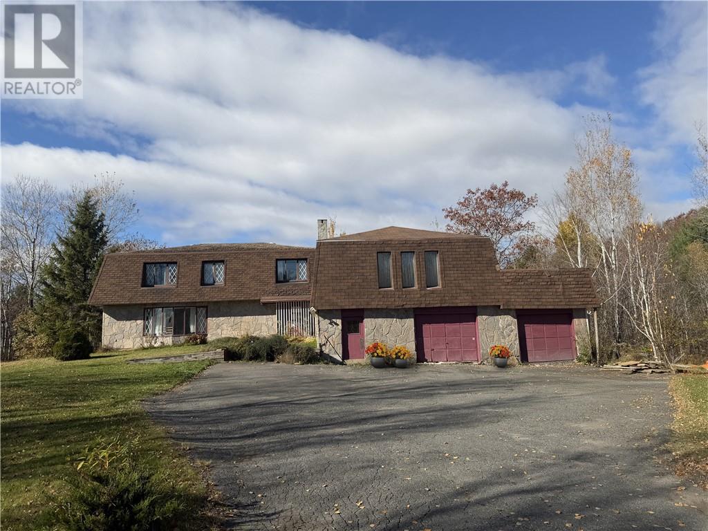 416 Sunnyside Road, Greater Sudbury, Ontario  P3G 1J6 - Photo 1 - 2125515