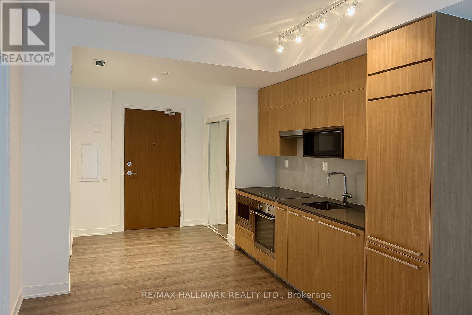 506 - 90 Queens Wharf Road, Toronto, Ontario  M5V 0E6 - Photo 13 - C12511906