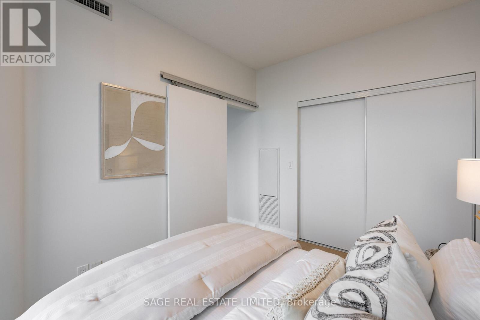 4706 - 832 Bay Street, Toronto, Ontario  M5S 1Z6 - Photo 14 - C12511942