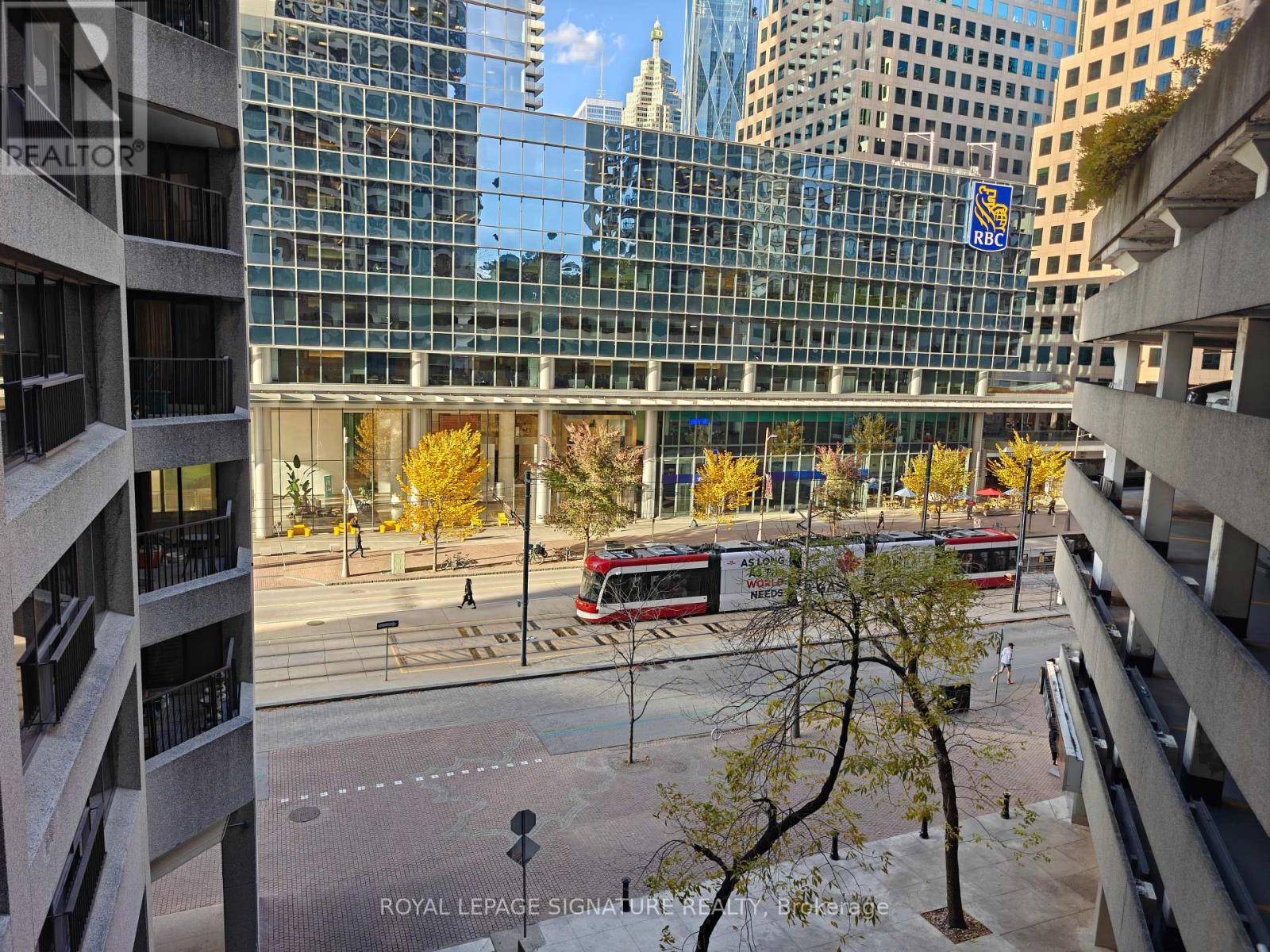 512 - 55 Harbour Square, Toronto, Ontario  M5J 2L1 - Photo 15 - C12511954