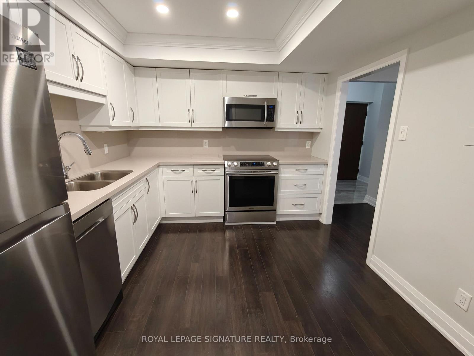 512 - 55 Harbour Square, Toronto, Ontario  M5J 2L1 - Photo 18 - C12511954