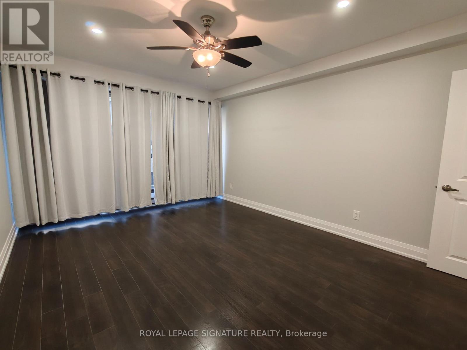 512 - 55 Harbour Square, Toronto, Ontario  M5J 2L1 - Photo 23 - C12511954