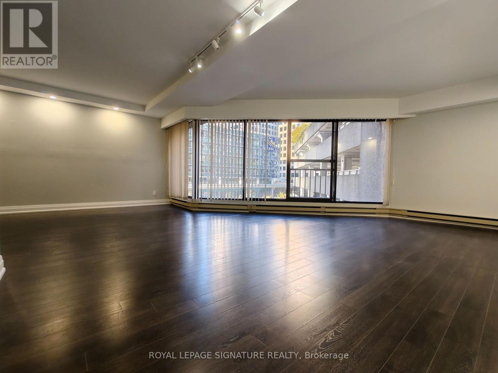 512 - 55 Harbour Square, Toronto, Ontario  M5J 2L1 - Photo 8 - C12511954