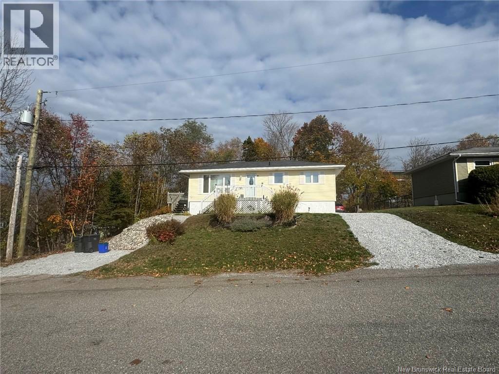 51 Acadia Cres, Hampton, New Brunswick  E5N 3A3 - Photo 2 - NB129675