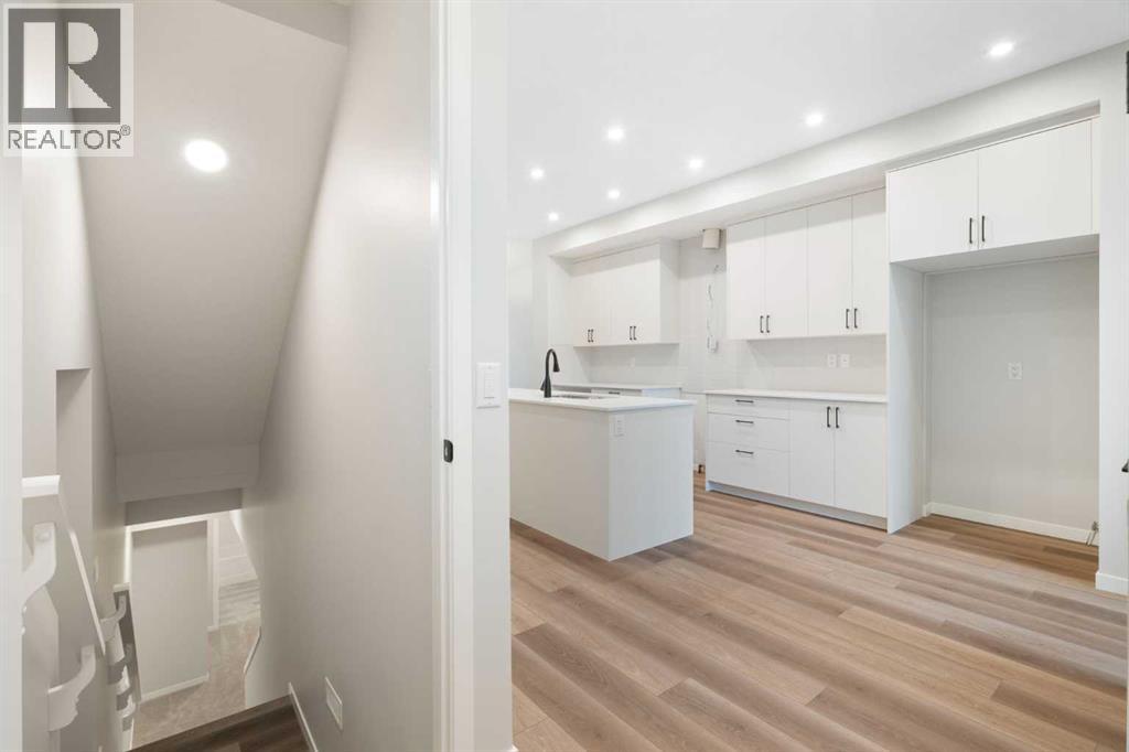 Property at 552 Rowmont Boulevard NW image 3