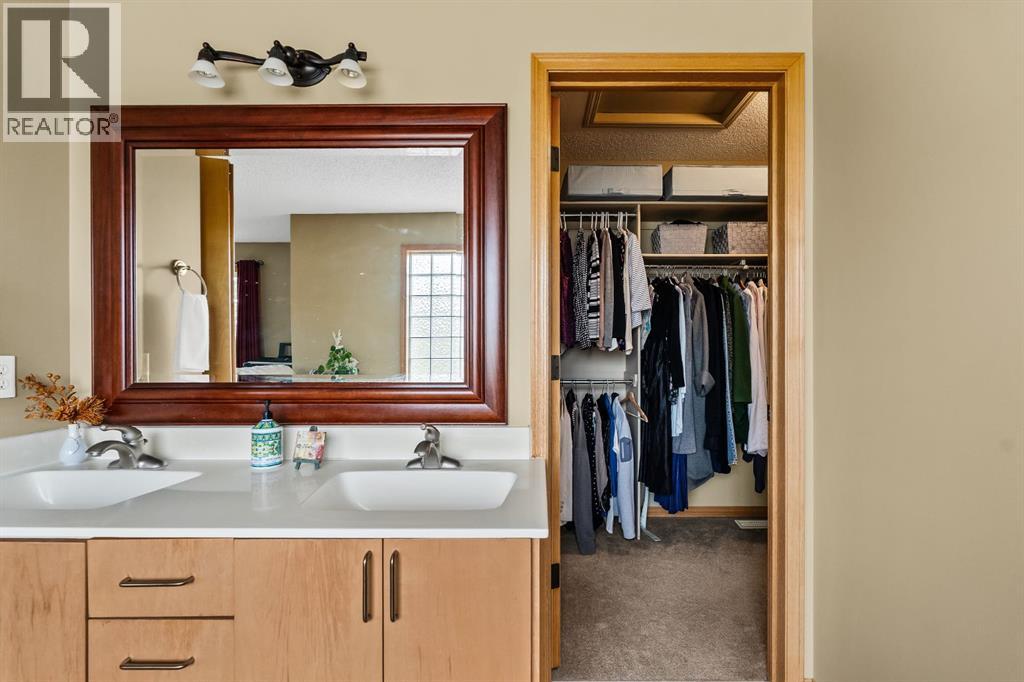 120 Simcoe Close Sw, Calgary, Alberta  T3H 4N3 - Photo 22 - A2262709