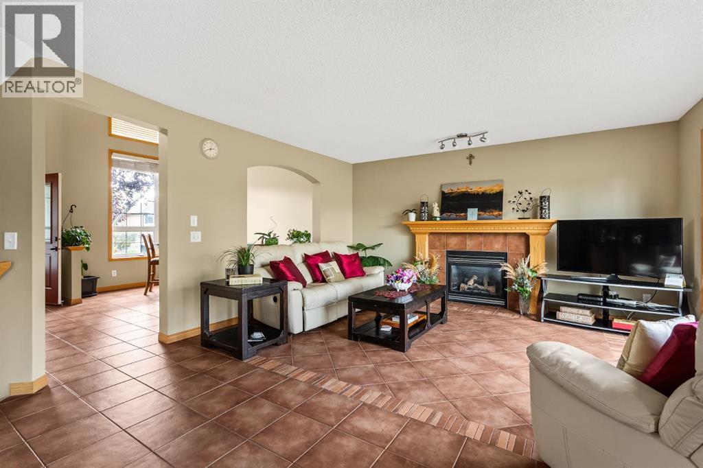 120 Simcoe Close Sw, Calgary, Alberta  T3H 4N3 - Photo 5 - A2262709