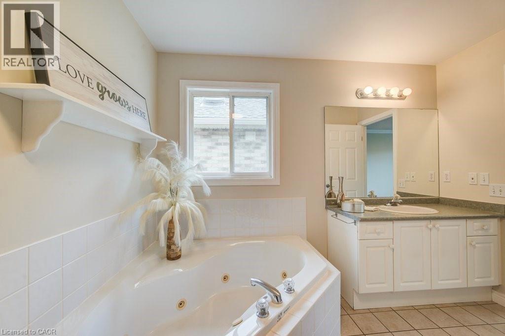 670 Salzburg Drive, Waterloo, Ontario  N2V 2N8 - Photo 20 - 40785373