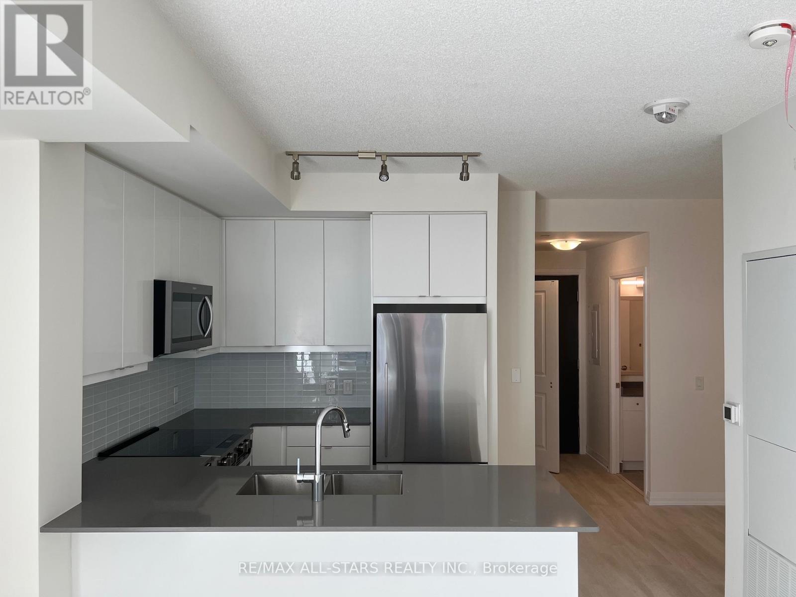 1826 - 3270 Sheppard Avenue E, Toronto, Ontario  M1T 0B3 - Photo 3 - E12512176