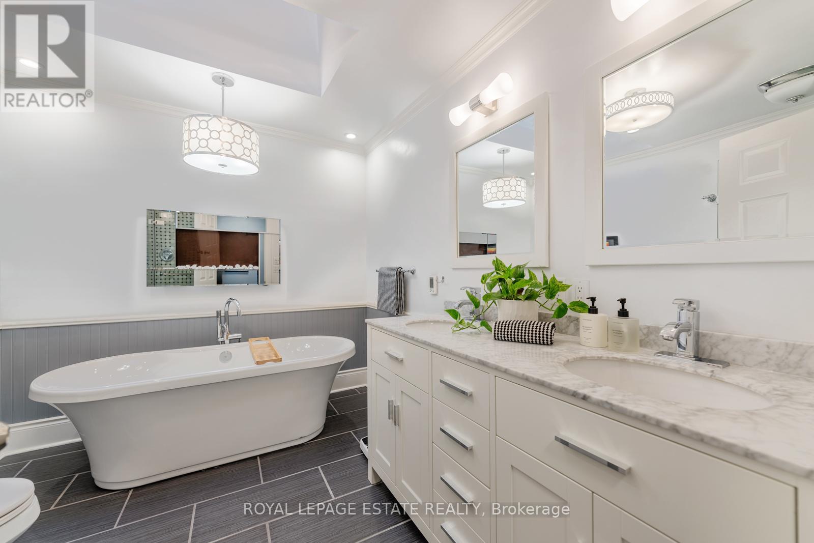 6 Bracken Avenue, Toronto, Ontario  M4E 1N2 - Photo 27 - E12512178