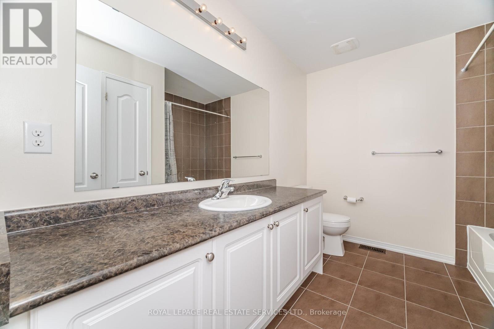 4 - 745 Farmstead Drive, Milton, Ontario  L9T 8B1 - Photo 37 - W12449135