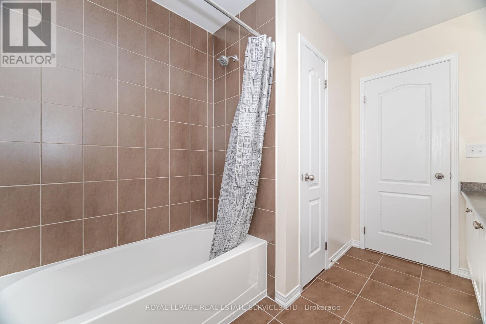 4 - 745 Farmstead Drive, Milton, Ontario  L9T 8B1 - Photo 38 - W12449135