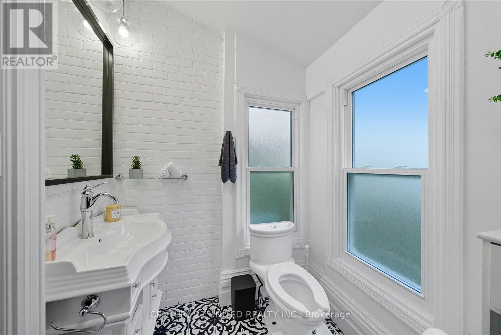 559 Downie Street, Peterborough, Ontario K9H 4J7 - Photo 18 - X12512238