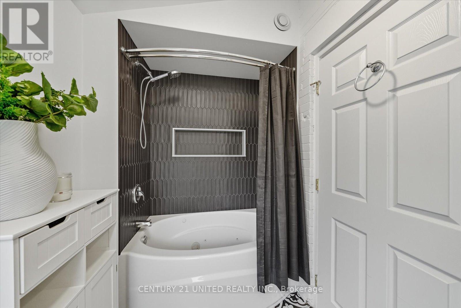 559 Downie Street, Peterborough, Ontario K9H 4J7 - Photo 19 - X12512238