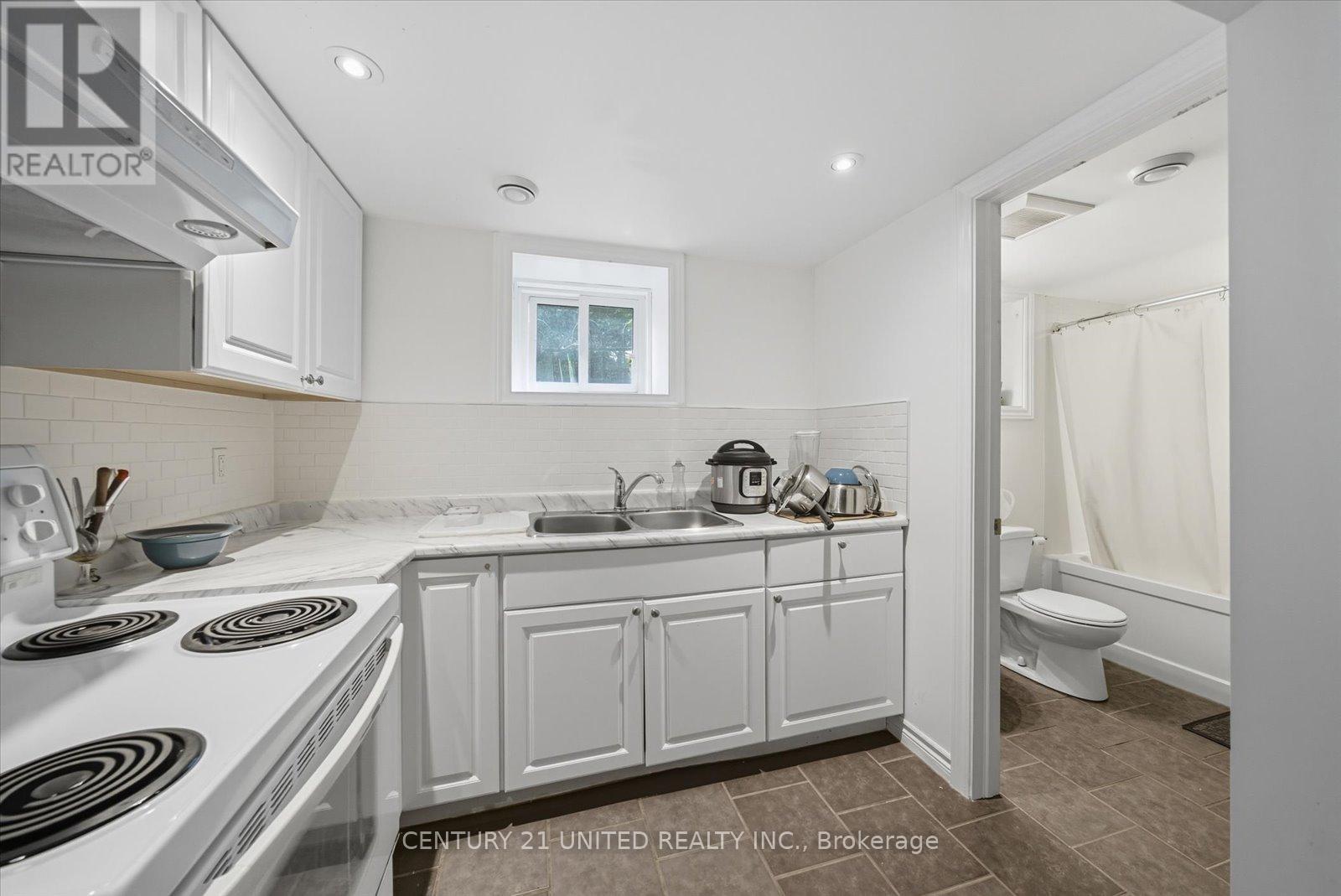 559 Downie Street, Peterborough, Ontario K9H 4J7 - Photo 40 - X12512238