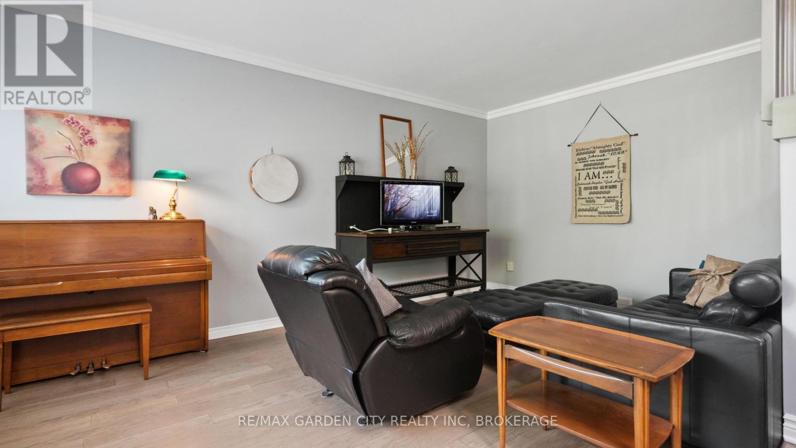 6276 Moretta Drive, Niagara Falls, Ontario L2J 4H4 - Photo 3 - X12377798