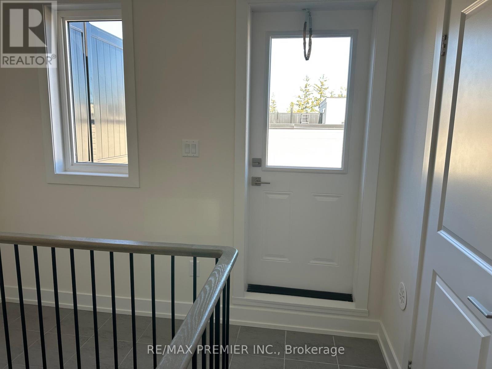 6 - 6 Sayers Lane, Richmond Hill, Ontario  L4E 1J4 - Photo 3 - N12512006