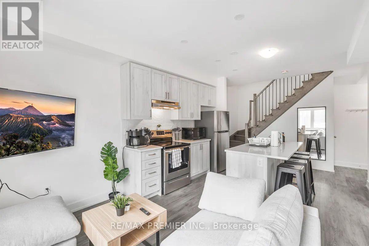 6 - 6 Sayers Lane, Richmond Hill, Ontario  L4E 1J4 - Photo 5 - N12512006