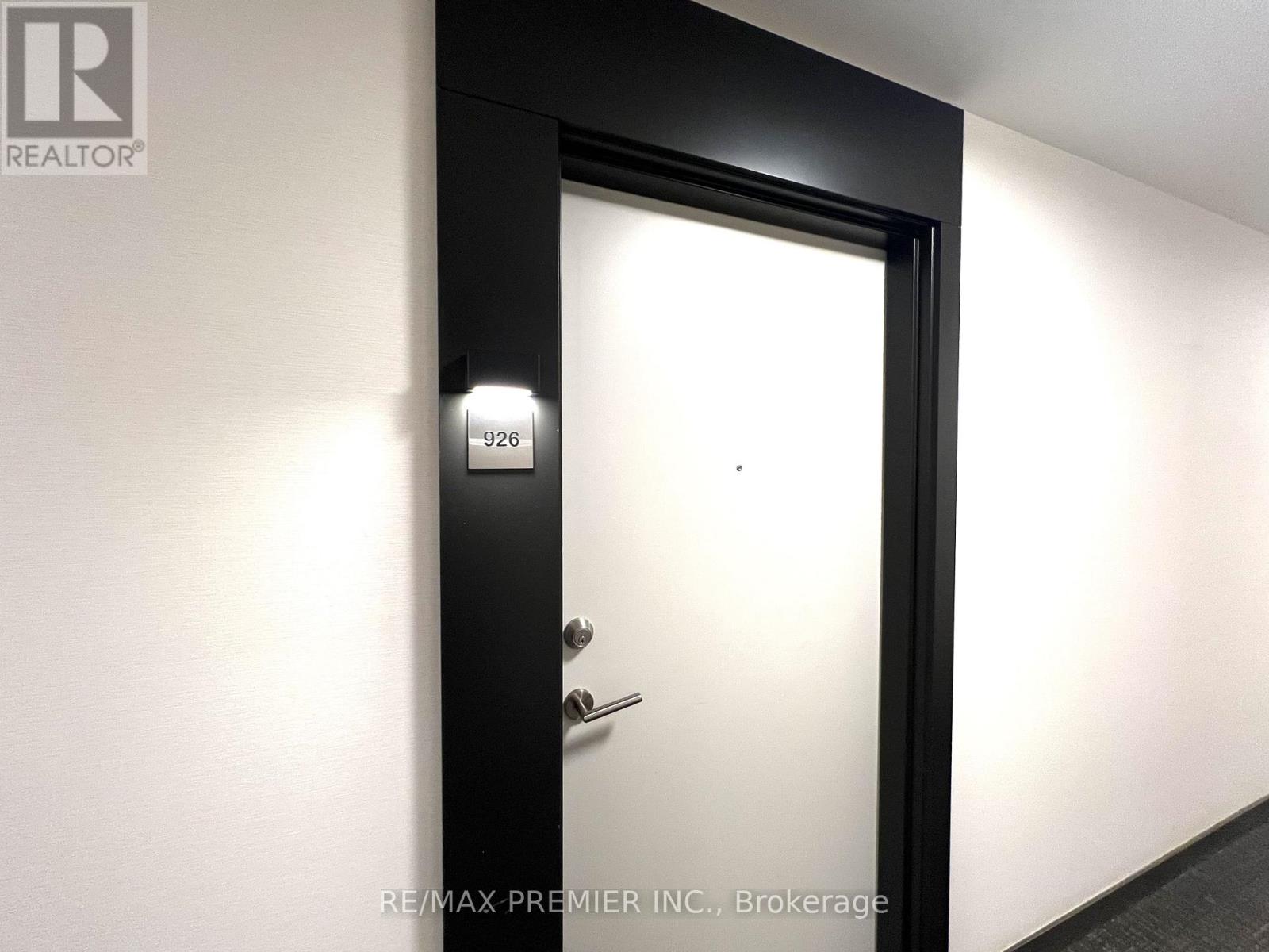 926 - 2 David Eyer Road, Richmond Hill, Ontario  L4S 0N6 - Photo 2 - N12512094