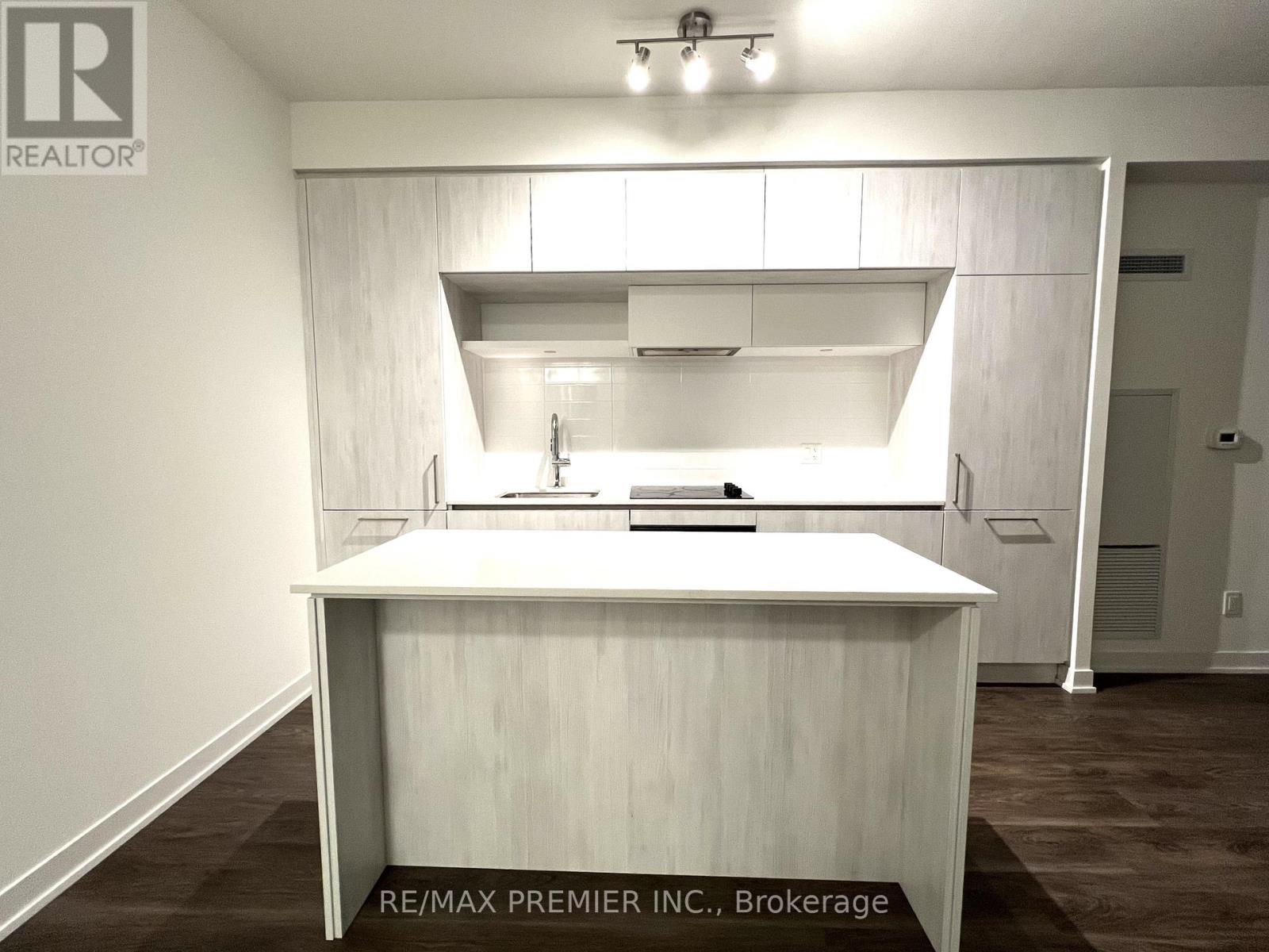 926 - 2 David Eyer Road, Richmond Hill, Ontario  L4S 0N6 - Photo 4 - N12512094