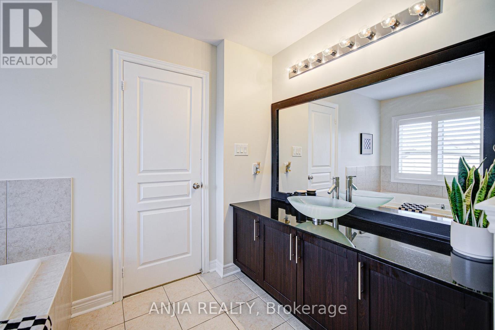 96 Brock Avenue, Markham, Ontario  L6C 0S7 - Photo 20 - N12512138