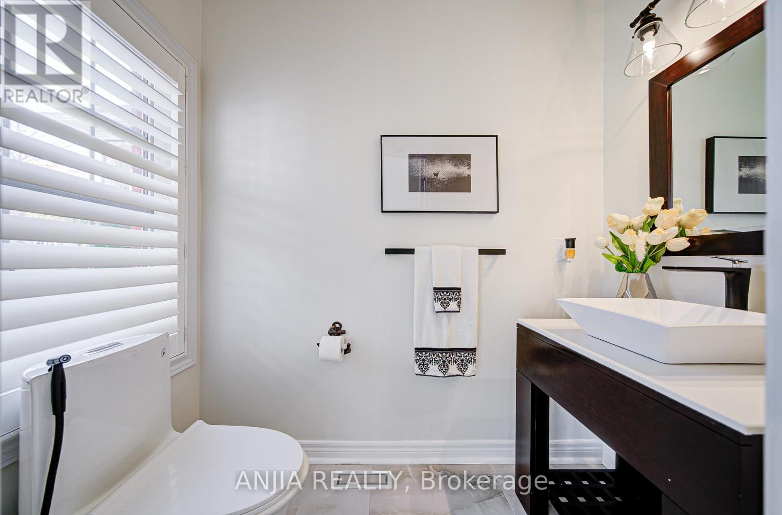 96 Brock Avenue, Markham, Ontario  L6C 0S7 - Photo 8 - N12512138