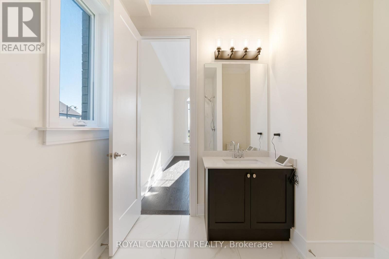 50 Maxson Lane, Whitchurch-Stouffville, Ontario  L4A 5G5 - Photo 9 - N12512140