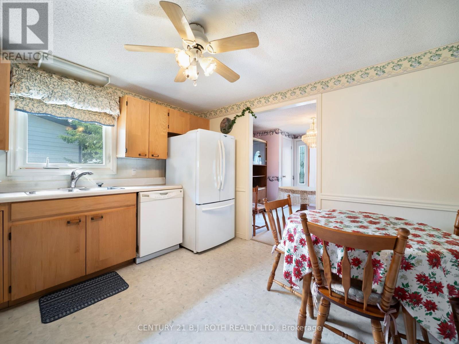 62 Tamarack Drive, Oro-Medonte, Ontario  L0L 1T0 - Photo 12 - S12512128