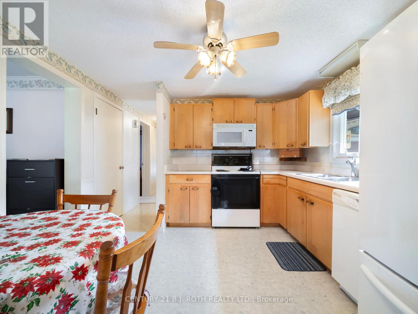 62 Tamarack Drive, Oro-Medonte, Ontario  L0L 1T0 - Photo 16 - S12512128