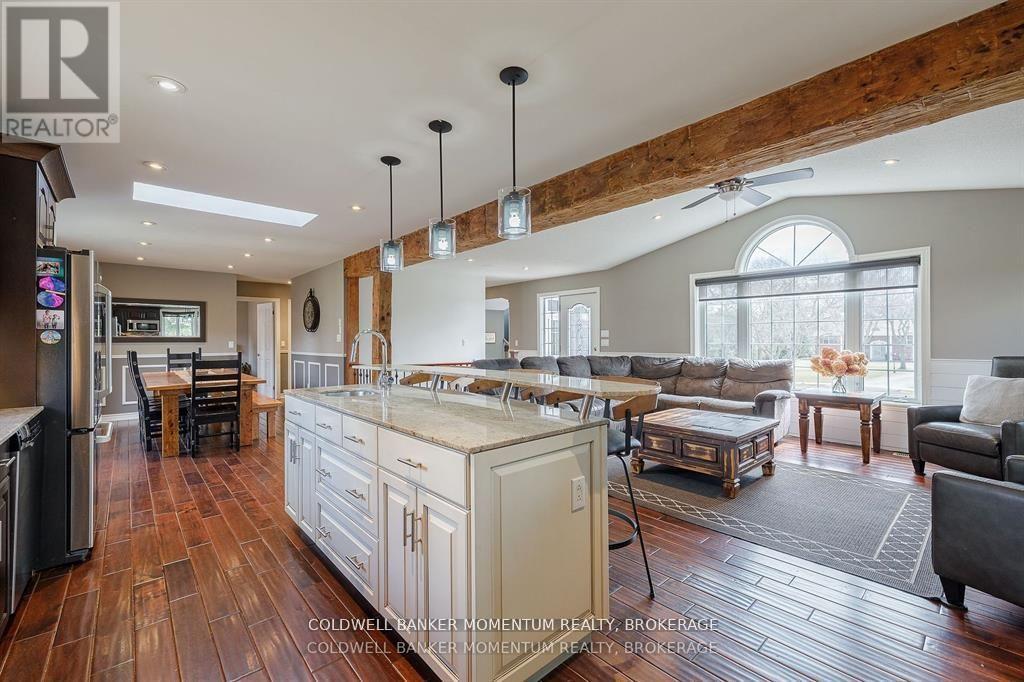 719 Welland Road, Pelham (Fenwick), Ontario  L0S 1C0 - Photo 12 - X12512230