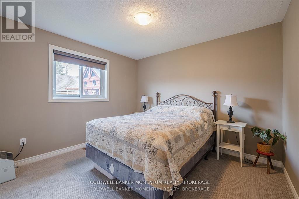 719 Welland Road, Pelham (Fenwick), Ontario  L0S 1C0 - Photo 23 - X12512230