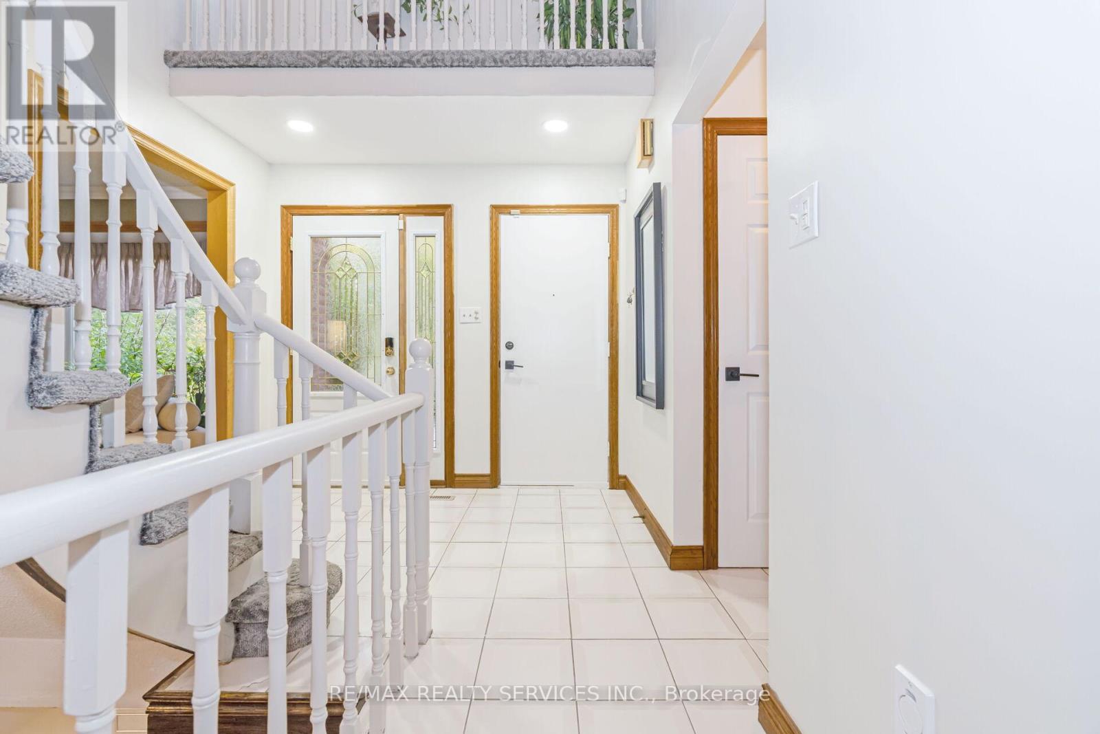 18 Mitchell Avenue, Brampton, Ontario  L6Z 1H3 - Photo 6 - W12511896