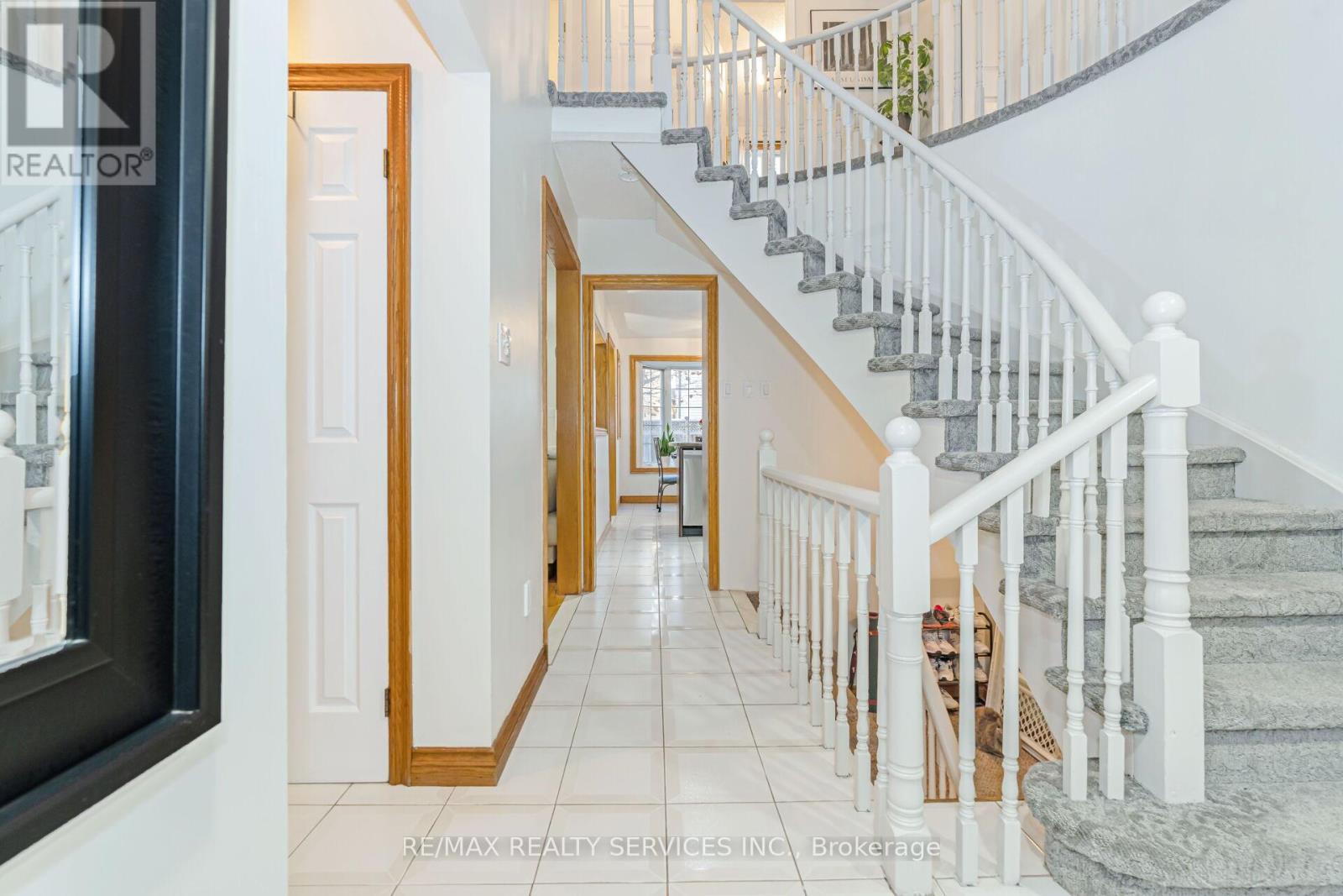 18 Mitchell Avenue, Brampton, Ontario  L6Z 1H3 - Photo 7 - W12511896