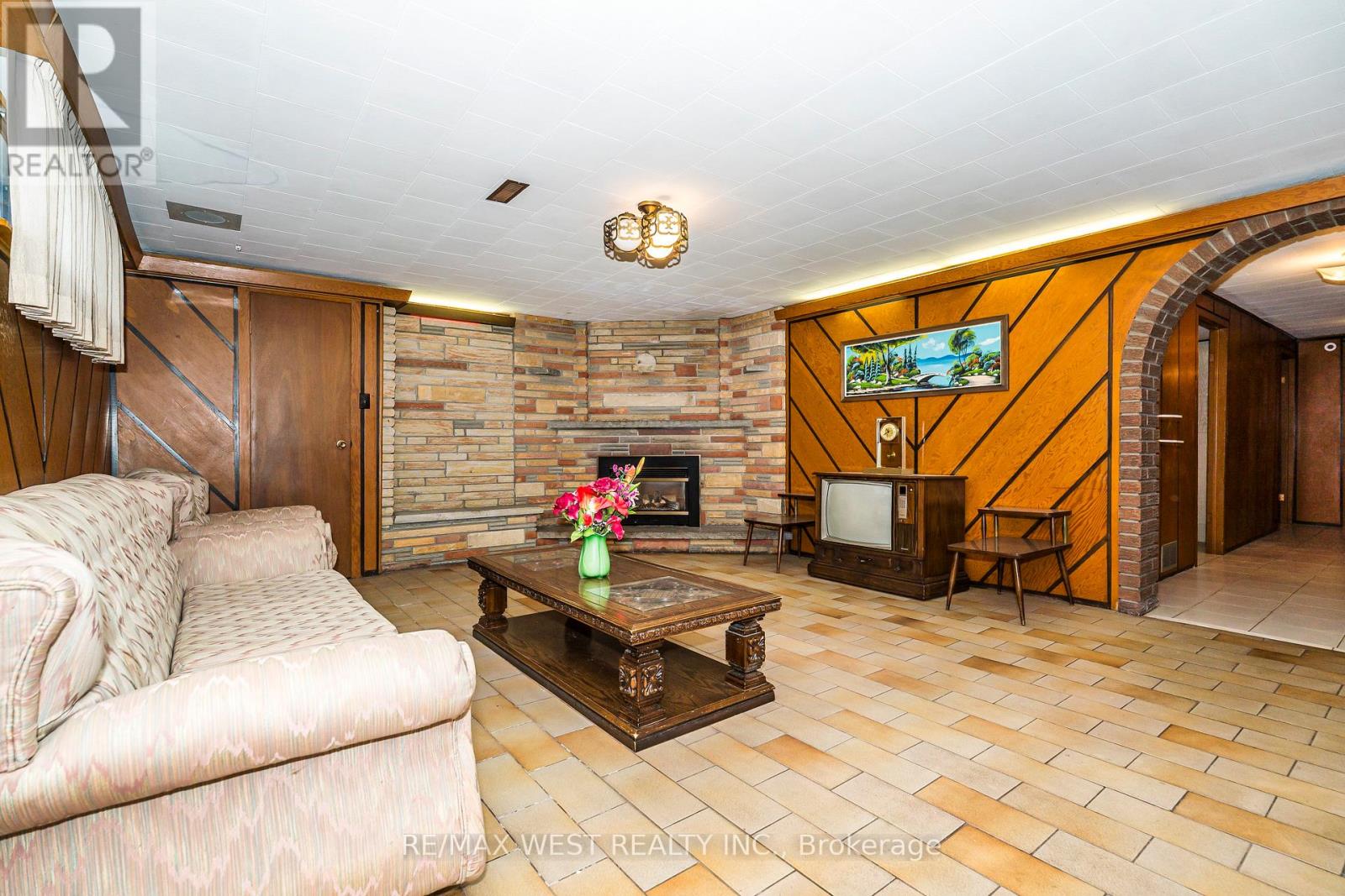 77 Maryhill Drive, Toronto, Ontario  M9V 3C3 - Photo 19 - W12511916