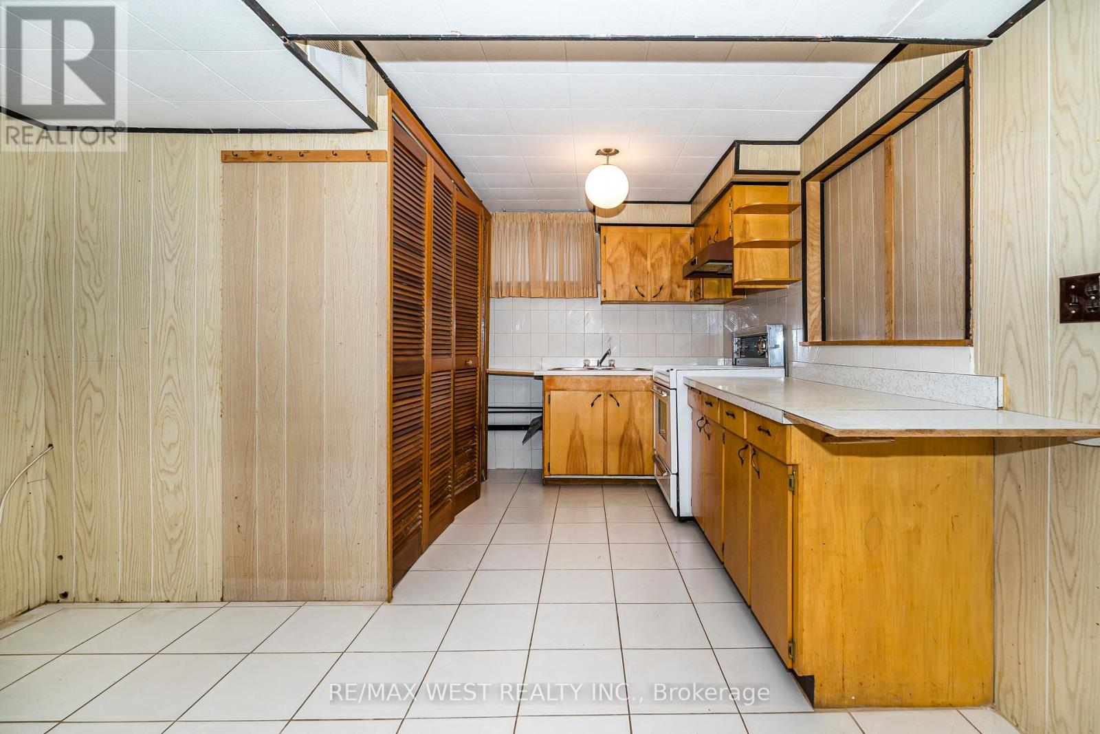 77 Maryhill Drive, Toronto, Ontario  M9V 3C3 - Photo 20 - W12511916