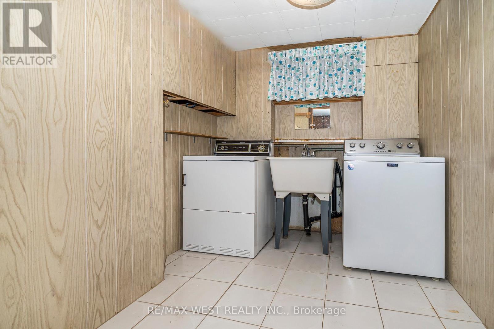 77 Maryhill Drive, Toronto, Ontario  M9V 3C3 - Photo 22 - W12511916