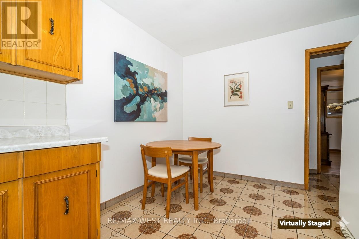 77 Maryhill Drive, Toronto, Ontario  M9V 3C3 - Photo 7 - W12511916