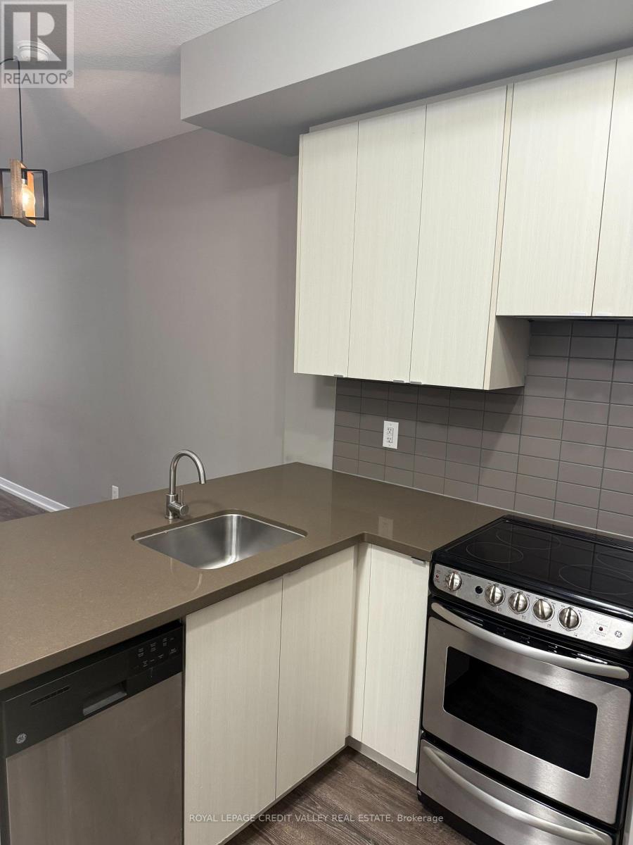 320 - 457 Plains Road E, Burlington, Ontario  L7T 2E2 - Photo 11 - W12511918