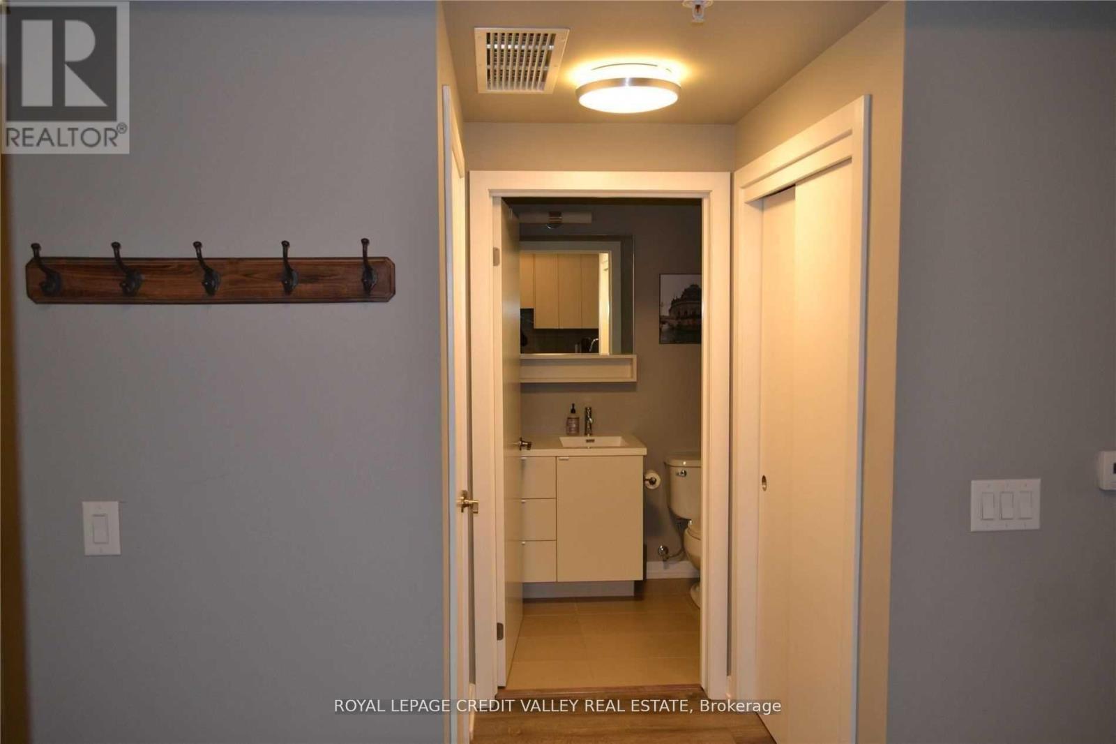 320 - 457 Plains Road E, Burlington, Ontario  L7T 2E2 - Photo 7 - W12511918