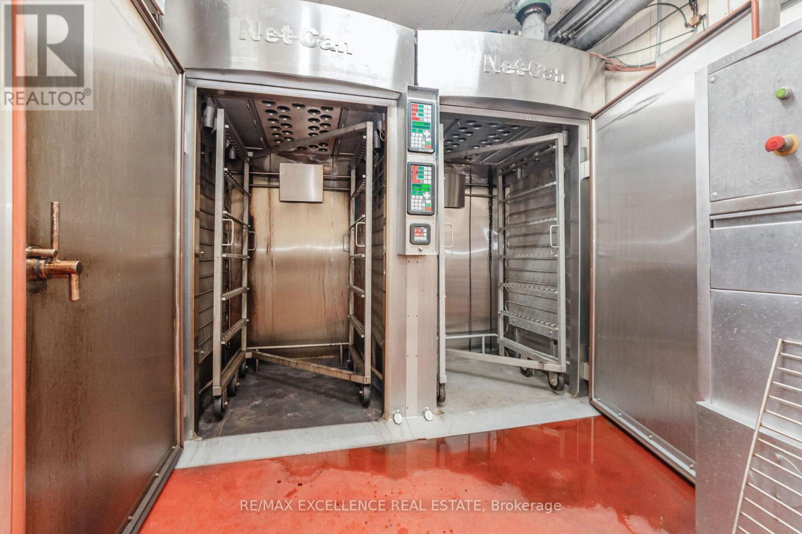 8 Six Point Road, Toronto, Ontario  M8Z 2W8 - Photo 37 - W12511930