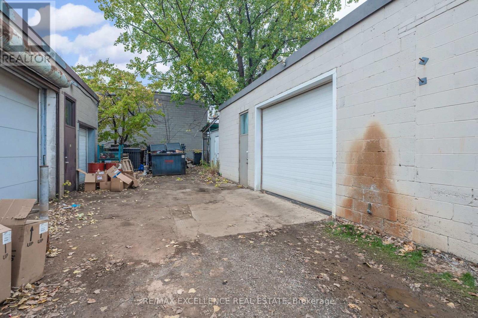 8 Six Point Road, Toronto, Ontario  M8Z 2W8 - Photo 45 - W12511930