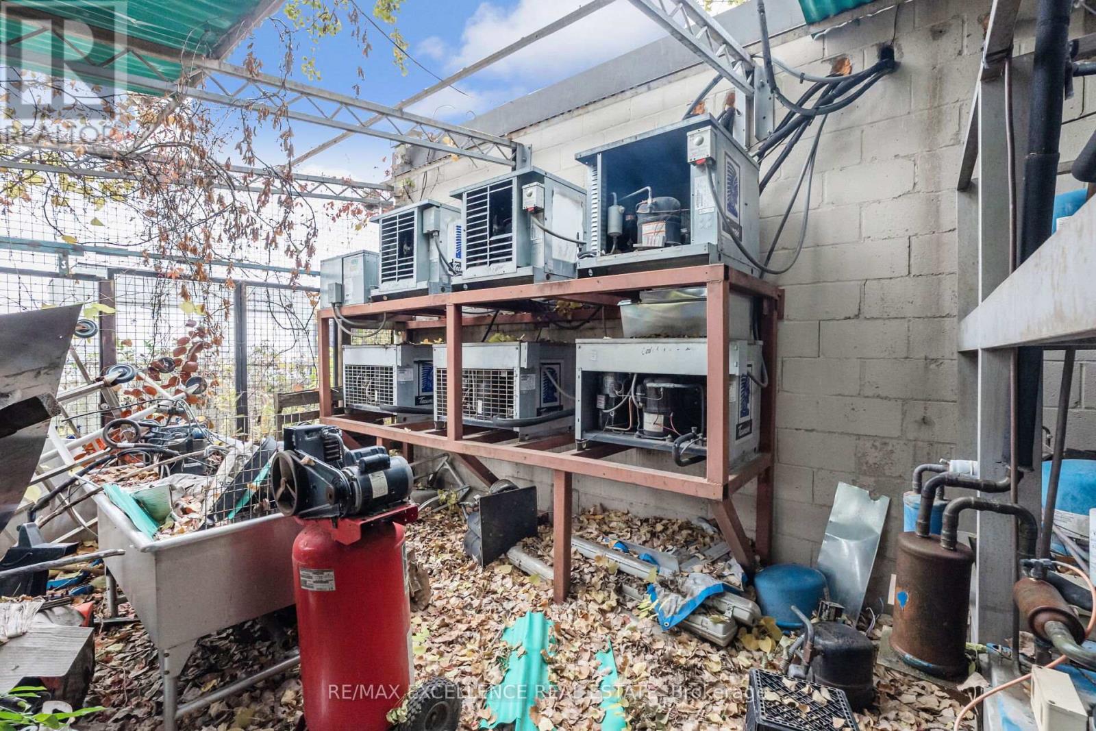 8 Six Point Road, Toronto, Ontario  M8Z 2W8 - Photo 46 - W12511930