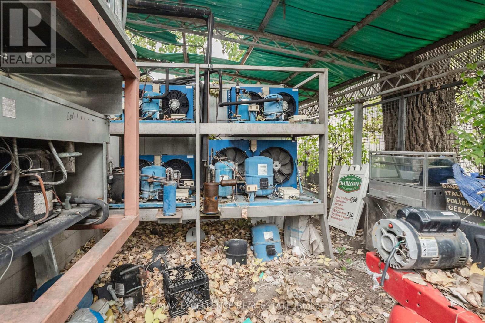 8 Six Point Road, Toronto, Ontario  M8Z 2W8 - Photo 47 - W12511930