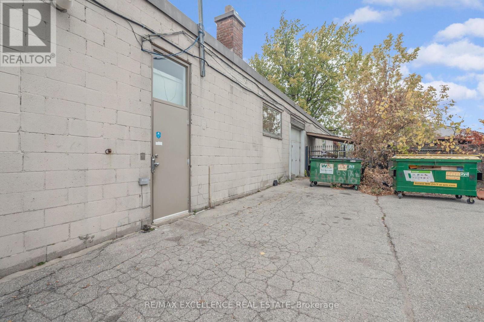 8 Six Point Road, Toronto, Ontario  M8Z 2W8 - Photo 49 - W12511930