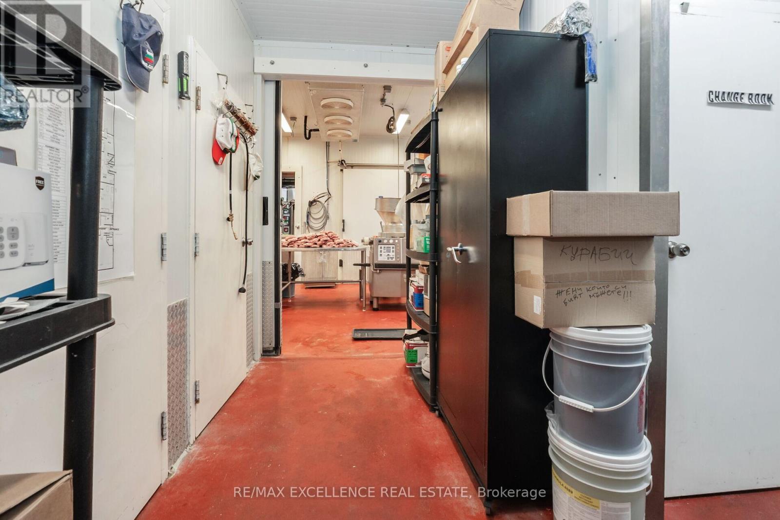 8 Six Point Road, Toronto, Ontario  M8Z 2W8 - Photo 8 - W12511930