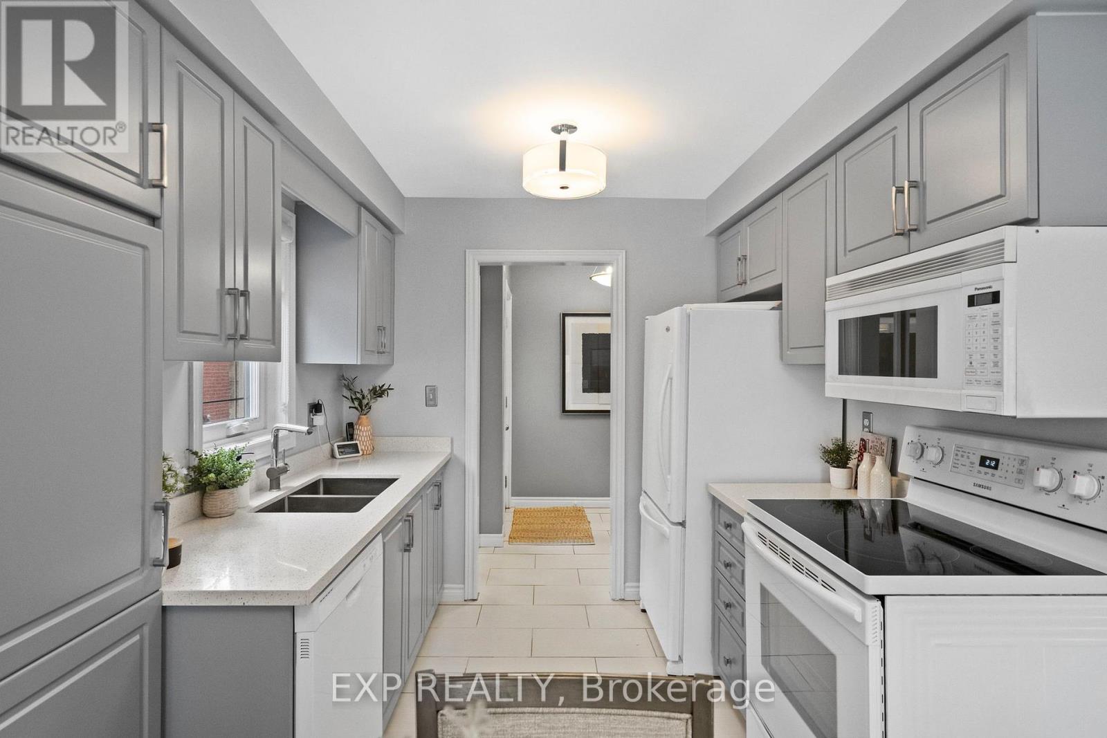 70 Pressed Brick Drive, Brampton, Ontario  L6V 4K4 - Photo 6 - W12511938