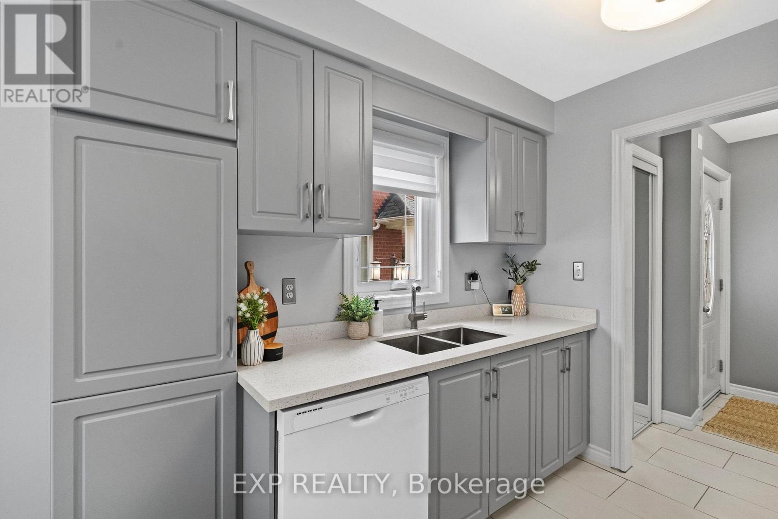 70 Pressed Brick Drive, Brampton, Ontario  L6V 4K4 - Photo 7 - W12511938